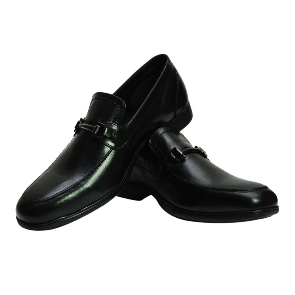 Boy shoes name Josmo and it’s for boy size 4 Uk and also Prem-love